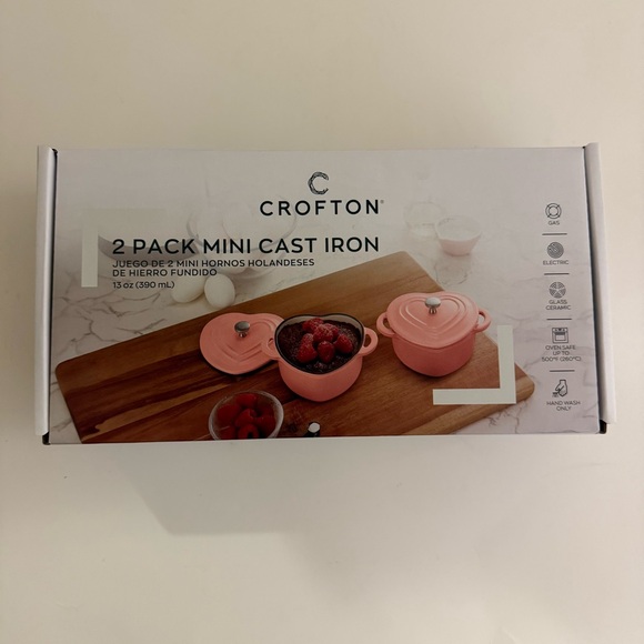 Crofton Other - Crofton 2 Pack Mini Pink Heart Cast Iron Dutch Oven